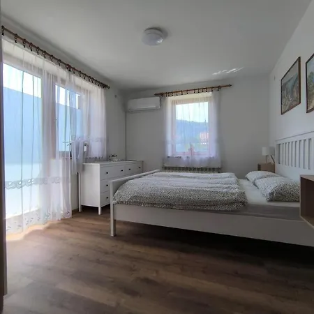 Apartma Pri Noni Silvi شقة