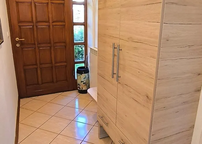 아파트 Apartma Pri Noni Silvi 톨민