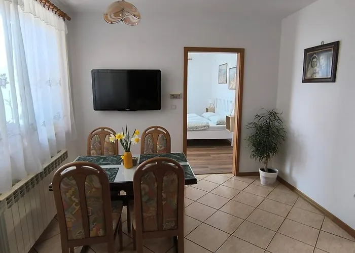 아파트 Apartma Pri Noni Silvi 톨민